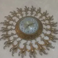 ساعت و شیرینی خوری