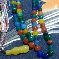 یک عدد تسبیح سنگی تمام سنگهاش معدنی اصلی فروشی