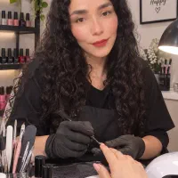 کاشت و ترمیم ناخن‌ با قیمت استثنایی