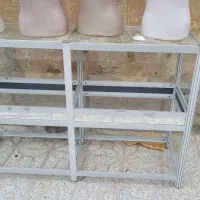 میز ویترینی برای مغازه وتعدادی مانکن لباس