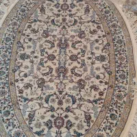 فرش مشهد بیضی شکل هفتصد شانه