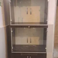 یک عدد میز وکمد