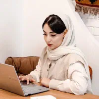 استخدام تایپیست و گوینده با حقوق تضمینی