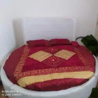 تخت گرد سفید