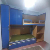 تخت خواب وکمد لباس وکتابخانه