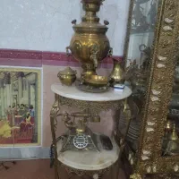 میز تلویزیون و آینه شمعدان و تلفن و سماور برنزی|بوفه، ویترین، کنسول|همدان, |دیوار