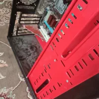قاب کیس کامپیوتر مادر برد هست یه دیسک هم داره