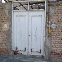 درب آهنی حیاط