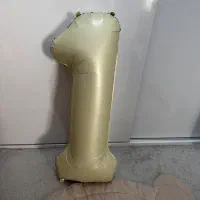 بادکنک عدد ۱ رنگ خاکی و شمع عدد ۱ سفید نو