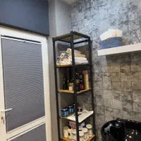 ترولی تخت صندلی میزناخن استند قفسه رگال|آرایشگاه و سالنهای زیبایی|لاهیجان, شیشه گران|دیوار