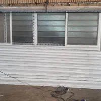 نیروی جوشکار  و آچار به  دست