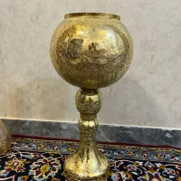 یک عدد گلدان طلایی