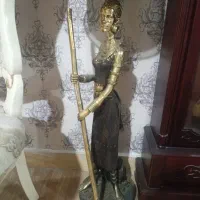 مجسمه زن مصری