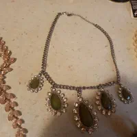 گردنبند نقره ای با سنگ سبز