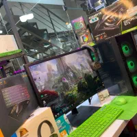 کامپیوتر کامل کیس و مانیتور و وسایلش