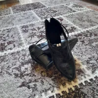 کفش|کیف، کفش، کمربند|شاهین دژ, |دیوار