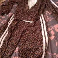 سلام ست سه تیکه دخترانه سایز۴که سایز ۶۰-۶۵میخوره