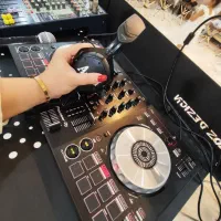 دیجی خانم و نورپردازی