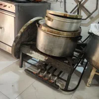 به یک صندوق دار و یک حسابدار خانم