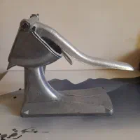 آب انارگیری چدنی پایه دار