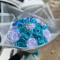 گل رز ربانی و دسته گل پروانه ای