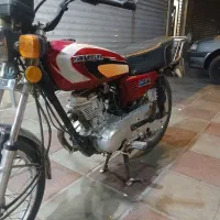 پیک موتوری با فرد