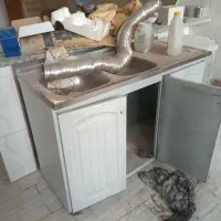 یک آب چکان یک عدد سینگ ظرفشویی یک عدد آبگرمکن