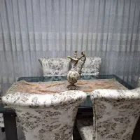 میز غذاخوری کم‌ کارکرد