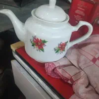 قوری چینی بزرگ گل سرخ قدیمی