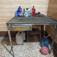 میز کار و تابلو سر در مغازه