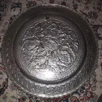 مجمع کنار سالنی که پشتش با حلقه دیوار کوب هم میشه.