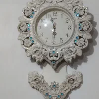 ساعت دیواری تمیز وتابلو