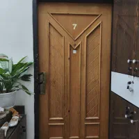 در ورودی  ساختمان بدون چار چوب