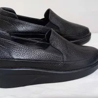 کفش چرم طبیعی طبی بازیره وکف طبی سایز ۳۸و