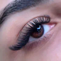 به یک مدل اکستنشن مژه نیازمندیم