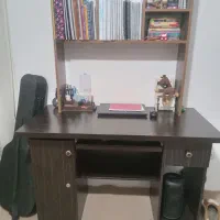 میز تحریر و کتابخونه