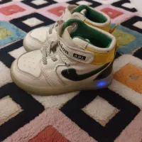 کتونی چراغ دار