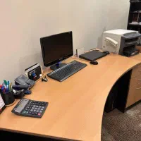 میز تحریر اداری و کتابخانه