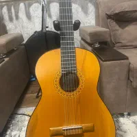 با سلام یدونه گیتار نو و تمیز سالم و یدونه س تار