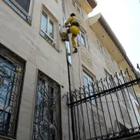 راپل کار در ارتفاع با طناب بدون داربست پیچ رولپلاک|خدمات پیشه و مهارت|تبریز, |دیوار