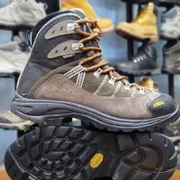 انواع کفش های کوهنوردی خارجی آبکند و در حد آبکند|کوهنوردی و کمپینگ|مشهد, نیزه|دیوار