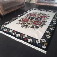 فرش ماشینی ۶ متری حاشیه سرمه‌ای کف شیری نرم و لطیف|فرش|تهران, دولاب|دیوار