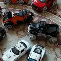 تعدادی ماشین فلزی