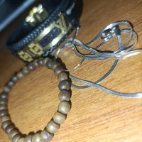 گردنبند و دستبند