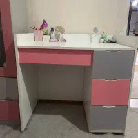 تخت خواب دو طبقه کشودار بزرگ به همراه میز تحریر|تخت و سرویس خواب|رشت, کوی مهر|دیوار