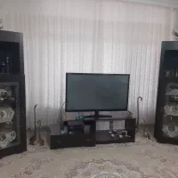 فروش میز تلوزیون به همراه ویترین جادار