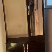 جاکفشی شیک وتمیزآینه داربدون هیچ مشکلی