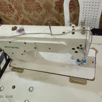 تعدادی چرخ خیاطی صنعتی. دینام بزرگ کارکرده تمیز