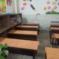 نیمکت قهوه ای