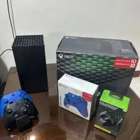 xbox series xدرحدآکبند همراه با دسته اضافی و شارژر